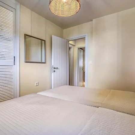 Bellu - Govino Bay 2br Maisonette With Common Pool