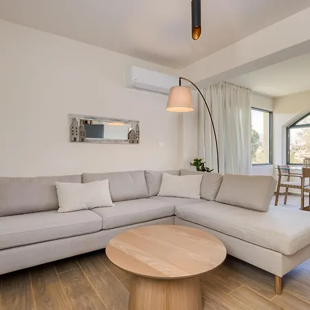 Appartamento Bellu - Govino Bay 2br Maisonette With Common Pool