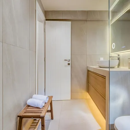 Bellu - Govino Bay 2br Maisonette With Common Pool
