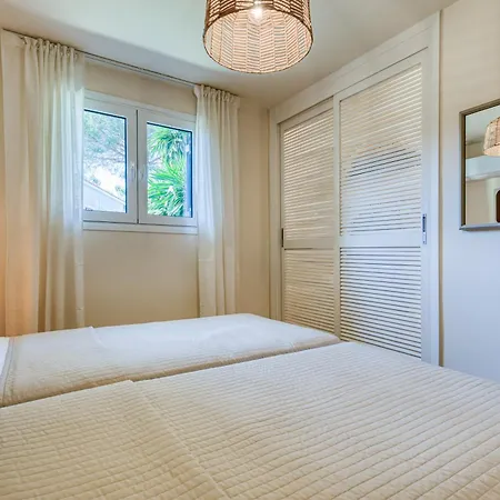 Bellu - Govino Bay 2br Maisonette With Common Pool Appartamento *