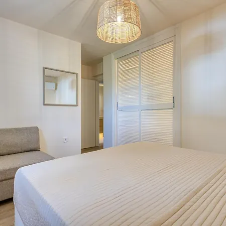 Bellu - Govino Bay 2br Maisonette With Common Pool *