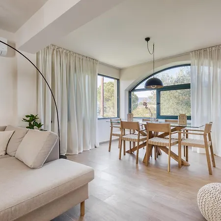 Bellu - Govino Bay 2br Maisonette With Common Pool *