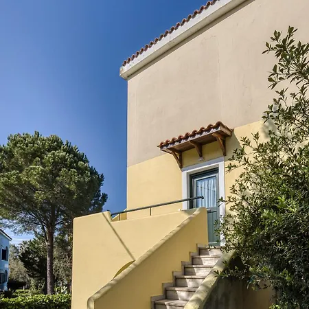 Bellu - Govino Bay 2br Maisonette With Common Pool